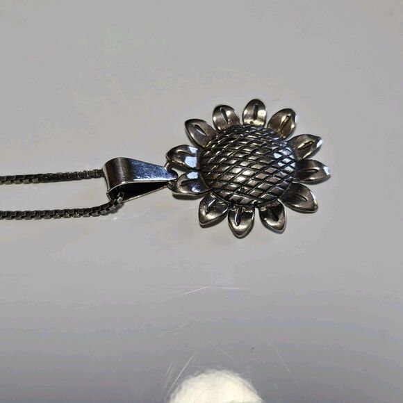 *Sale* Vintage Sterling Silver Sunflower Pendant Necklace 24" Box Chain - Picture 14 of 15